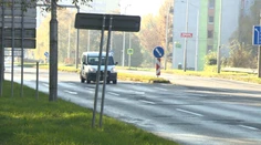 Rušná štvorprúdovka v Leviciach vraj ohrozuje chodcov. Žiadajú na nej viac bezpečnostných prvkov