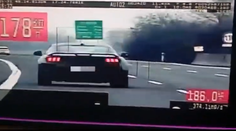 VIDEO: Na Mustangu uháňal po diaľnici neuveriteľnou rýchlosťou. Vodič dostal poriadne mastnú pokutu