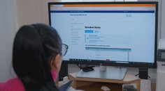 Chaos s elektronickými prihláškami pokračuje. Po rodičoch sa s nimi trápia školy