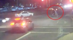 Pár tlačiaci kočík s bábätkom mal obrovské šťastie. Ich "strážnym anjelom" sa stala mladá žena