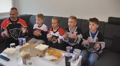 Slovensko opäť zachvátila hokejová horúčka: Mnohí sú gaučoví experti, majú aj svoje rituály