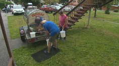 Tri týždne bez vody. Obyvatelia Tekovskej Breznice fungujú v bojových podmienkach