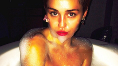 Nie je to už nuda? Najbizarnejšie snímky Miley, ktorá stratila hranice