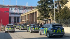 Študent s nožom zalarmoval takmer všetkých policajtov, evakuovali kvôli nemu univerzitu v Trenčíne. Zadržali ho až v rýchliku