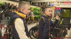 Dvojičkám po návrate z pretekov ukradli bicykle, ľudia sa im poskladali na nové