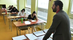 Premiér ohlásil zvýšenie nástupných platov pre učiteľov