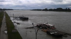 Na Dunaji sa prevrátil čln s tromi ľuďmi