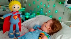 Lekár si myslel, že chlapec (1) má covid. Nesprávna diagnóza pre neho skončila doživotnými následkami