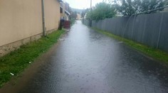 SHMÚ vydalo výstrahy aj na nedeľu. Vo viacerých okresoch budú búrky, niekde aj so silným vetrom