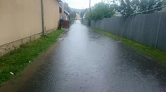 SHMÚ vydalo výstrahy aj na nedeľu. Vo viacerých okresoch budú búrky, niekde aj so silným vetrom