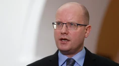 Česká vláda podá demisiu, oznámil premiér Sobotka
