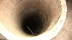 Žena (56) spadla do studne hlbokej 20 metrov