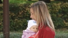 Moderný úlet alebo návrat do minulosti? Mnohé mamičky menia kočíky za šatky