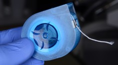 Zubná niť, ktorá bojuje proti vážnemu ochoreniu. Českí vedci prišli s revolučnou novinkou