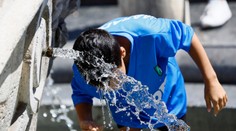 Čaká nás pekelne horúci týždeň. Meteorológovia naznačili, kedy si od tropických teplôt oddýchneme