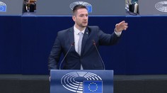 VIDEO: Milan Uhrík pobúril európsky parlament. Kolegyni povedal, aby „držala hubu“