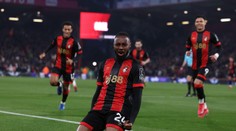 Premier League: Súboj tabuľkových susedov zvládli lepšie domáci. Bournemouth si poradil s Fulhamom