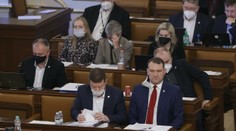 Česi schválili novelu pandemického zákona. Tá umožňuje nariadiť testovanie študentom či predškolákom