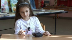 Deťom sme ukázali staré hračky. Pozrite si ich milé reakcie