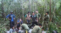 Príbeh ako z filmu. Deti, ktoré po páde lietadla prežili 40 dní v pralese, prepustili z nemocnice