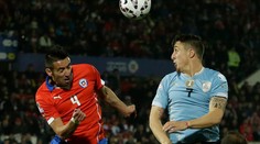 Čile prvým semifinalistom, Uruguaj dohrával s deviatimi