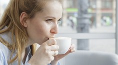 Pijete horúcu kávu či čaj? Výskum ukázal spojitosť s vážnym rakovinovým ochorením