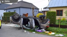 Vážna nehoda pri Sobranciach. Auto skončilo na streche, vodiča bral vrtuľník
