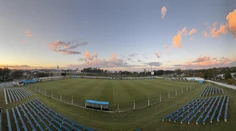 VIDEO: Bizarná situácia v Uruguaji. Odkopnutá lopta spôsobila hromadnú dopravnú nehodu
