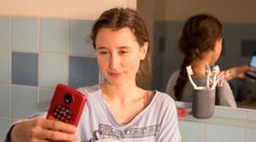 Viete, s kým si píšu vaše deti? Dokument V sieti odhaľuje šokujúcu pravdu