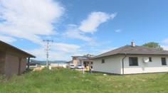 Postavili si vytúžený dom, no nemôžu ho skolaudovať. Manželský pár sa ocitol v pasci