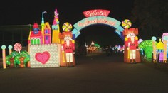 Svet plný svetiel a rozprávok. V zimnom parku v Bratislave sa aj dospelí na chvíľu premenia na deti