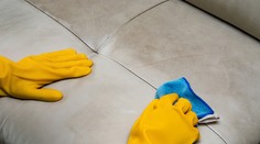 Ako nová! Matka ukázala jednoduchý tip, ako vyčistiť riadne špinavú sedačku