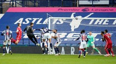 Brankár Liverpoolu rozhodol o víťazste v 95. minúte a udržal nádej na Ligu majstrov