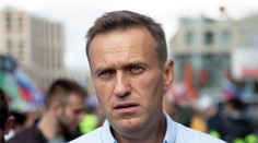 Opozičný politik Navaľnyj po údajnom otrávení upadol do kómy