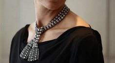 VIDEO: Náhrdelník spájaný s Máriou Antoinettou vydražili za 4,5 milióna eur. Nesie príbeh, ktorý prispel k francúzskej revolúcii