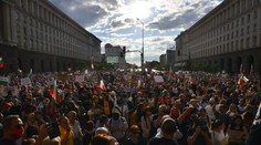 Tisícky Bulharov vyšli do ulíc. Po šokujúcom prípade protestujú proti násiliu na ženách