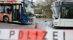 Strašidelná nehoda: Pri zrážke autobusov sa zranili desiatky ľudí