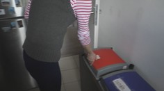 Firma pri Banskej Bystrici skúša experiment. Z kancelárií zmizli smetné koše