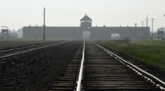 Poľsko zverejnilo na internete databázu s menami dozorcov a veliteľov Auschwitzu