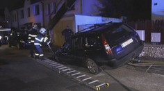 V Košiciach sa prepadla zem. Auto pohltil obrovský kráter