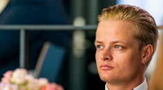 V Nórsku sa začína proces so synom korunnej princeznej. Štyri ženy ho vinia zo znásilnenia