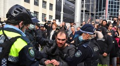 V Austrálii protestovali proti opatreniam. Demonštranti útočili na policajtov