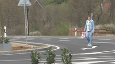Bizarný prípad v Stropkove. Nákupné centrum otvorili, no ľudia majú problém sa k nemu dostať