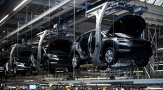 Prepúšťanie a znižovanie miezd. Zamestnanci nemeckej automobilky vstúpili do štrajku