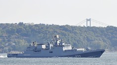 Objavili sa prvé zábery horiacej ruskej fregaty. Moskva tvrdí, že o poškodení lode nemá informácie