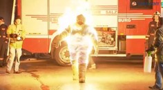 Šialenec sa nechal zaživa zapáliť, aby prekonal rekord