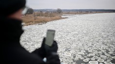 FOTO: Ojedinelý jav na rieke Odra. Tuhá zima tam vyčarovala kryhy, s ktorými sa spája zaujímavý zvukový efekt