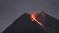 Zo sopky Merapi vytiekla rieka lávy