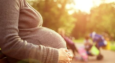 COVID-19 nemá podľa odborníka na tehotenstvo žiadny vplyv. Upozorňuje však na tieto komplikácie