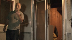 Manžel odmietal k žene pustiť lekára. Báli sa, že je mŕtva